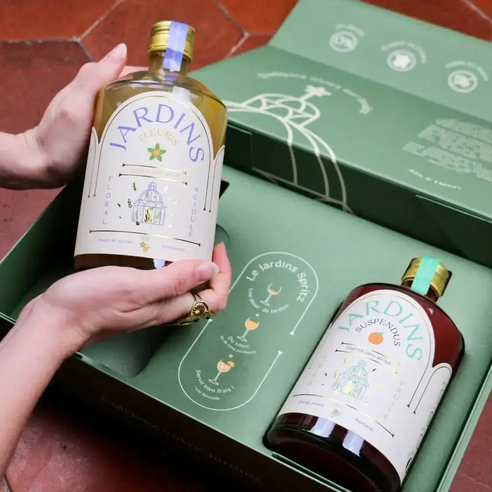 Geschenkbox grün mit zwei 70cl Flaschen Jardins Fleuris und Jardins Suspendus alkoholfrei.